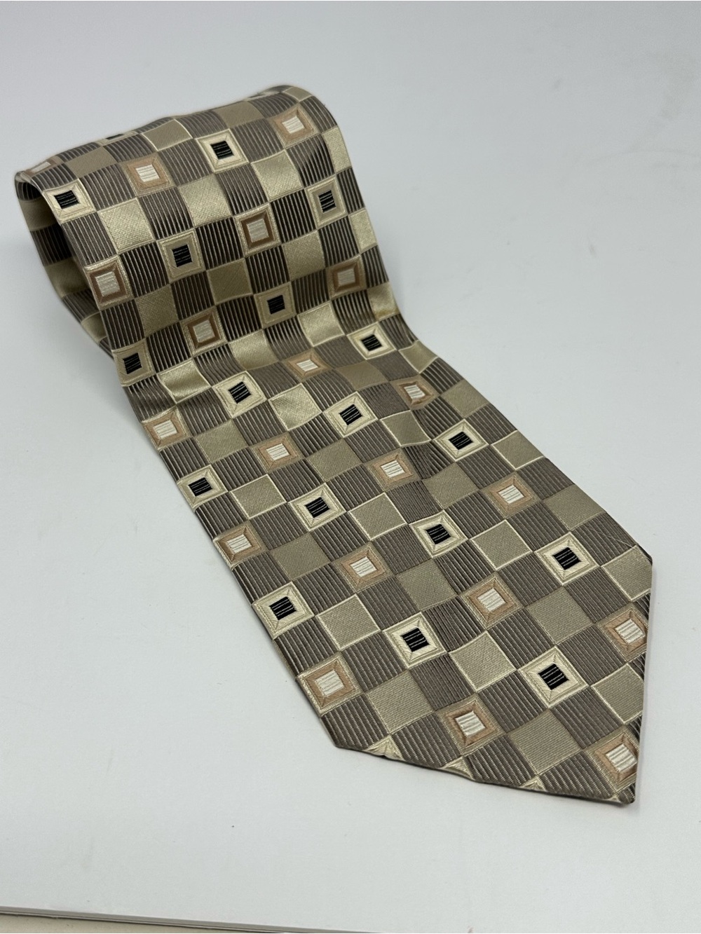 Insignia by Martin Wong Tie Necktie 100% Silk Beige Geometric Square Print Y8